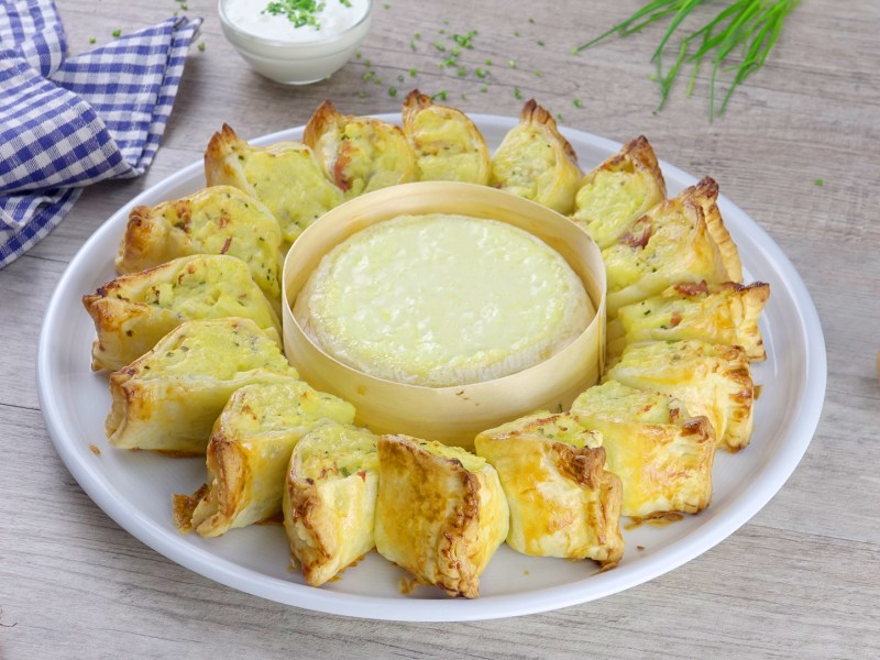 Köstlicher Blätterteig-Ring mit Kartoffelpüree und Schinken