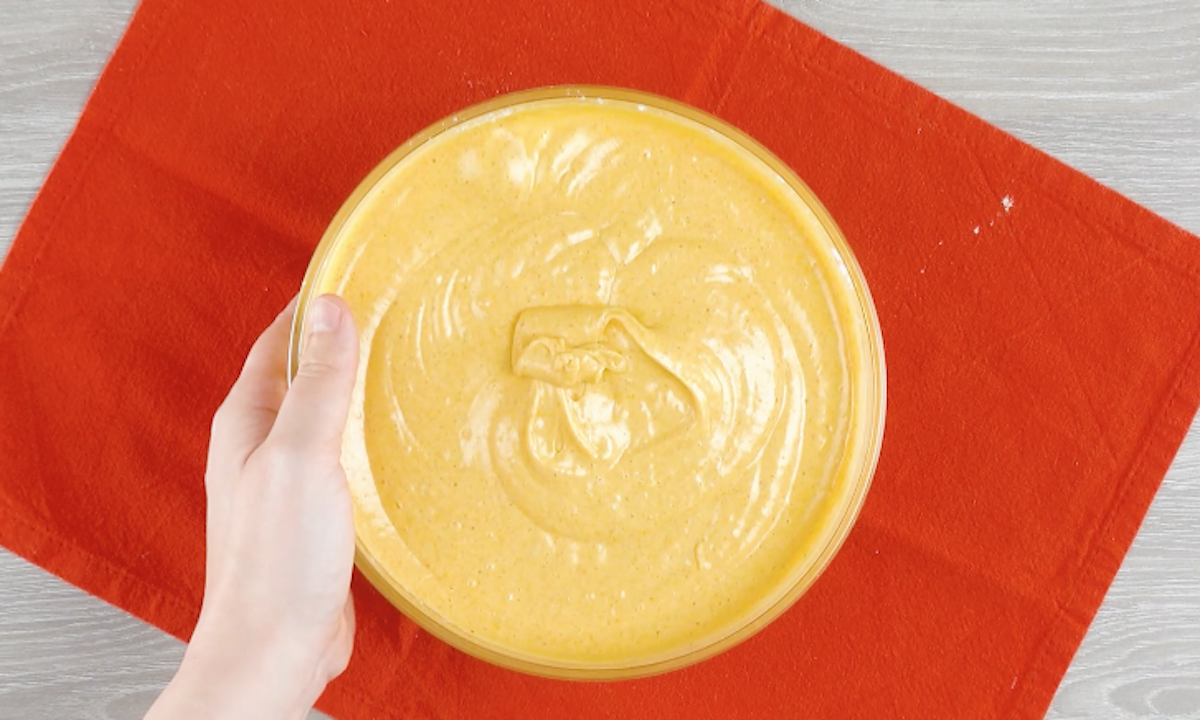 Biskuitteig in einer Schüssel