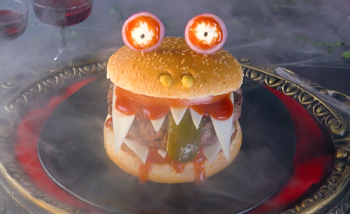 Monsterburger mit Augen und Zähnen