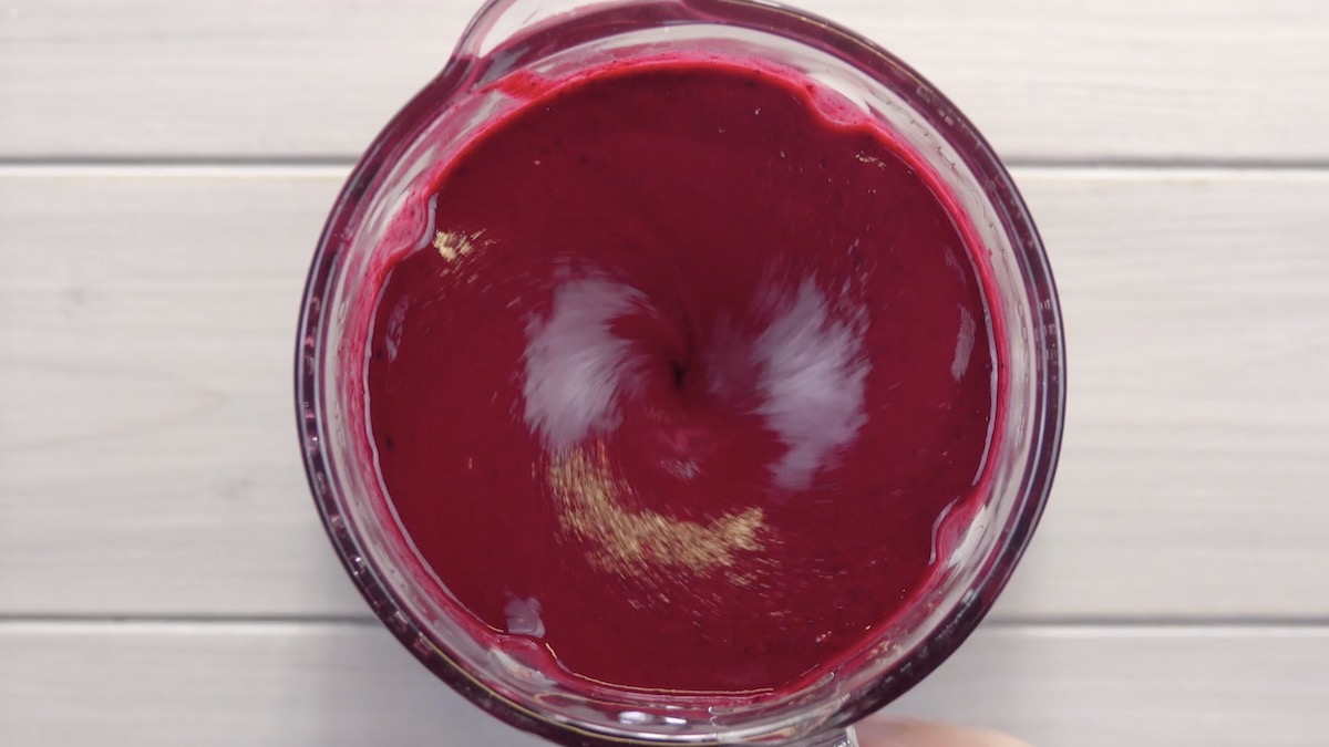 Püriertes Obst in einem Standmixer