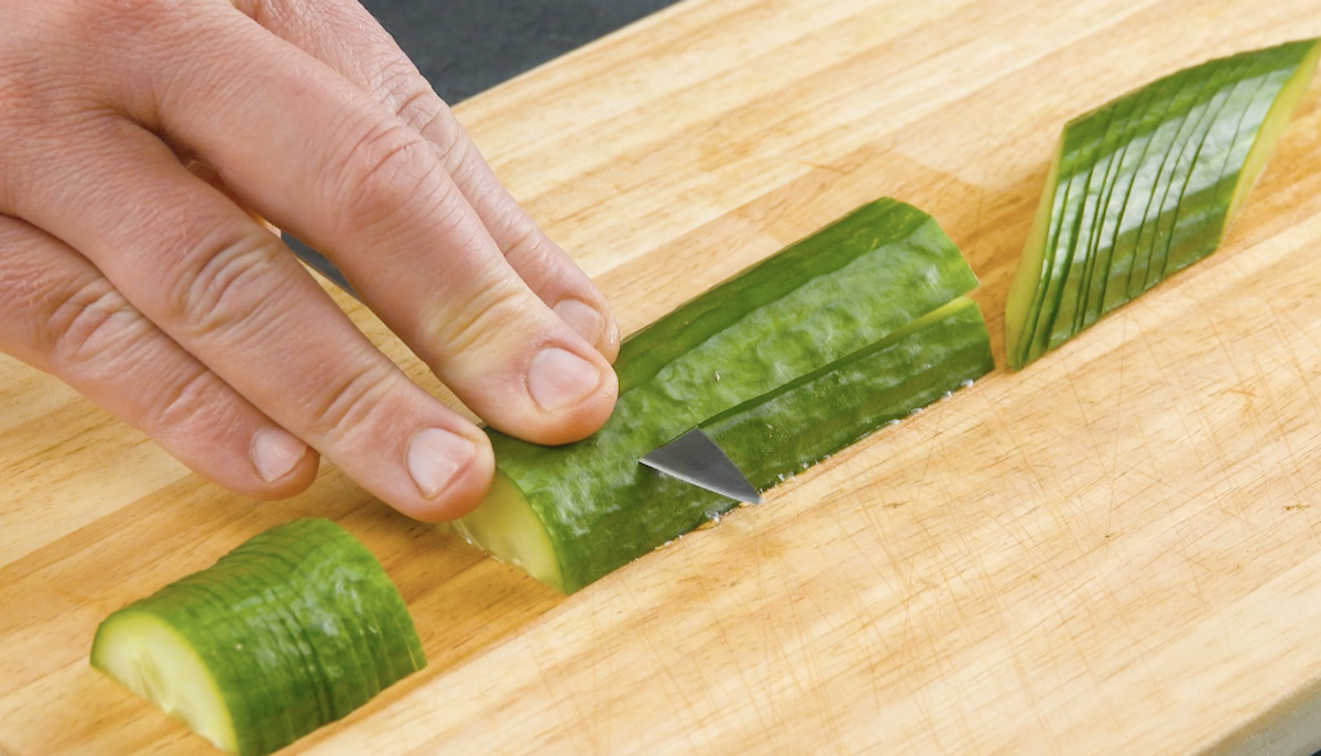 Vom Mittelstück wird die Decke abgeschnitten