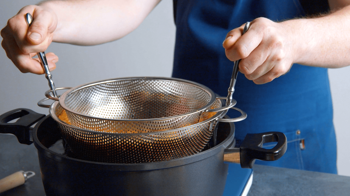 Fischstäbchen vor dem Frittieren