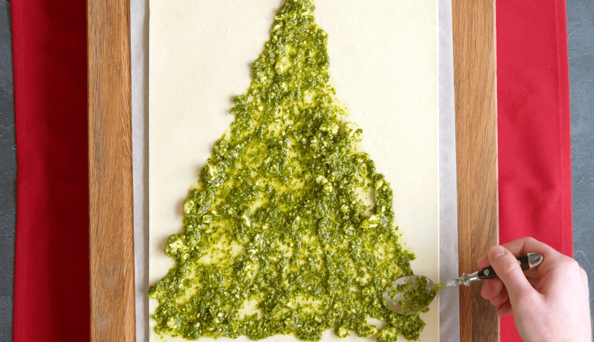 Pesto auf Blätterteig