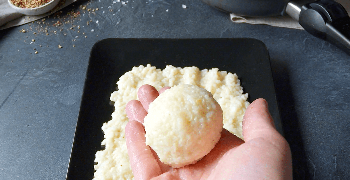 Gefülltes Reisbällchen