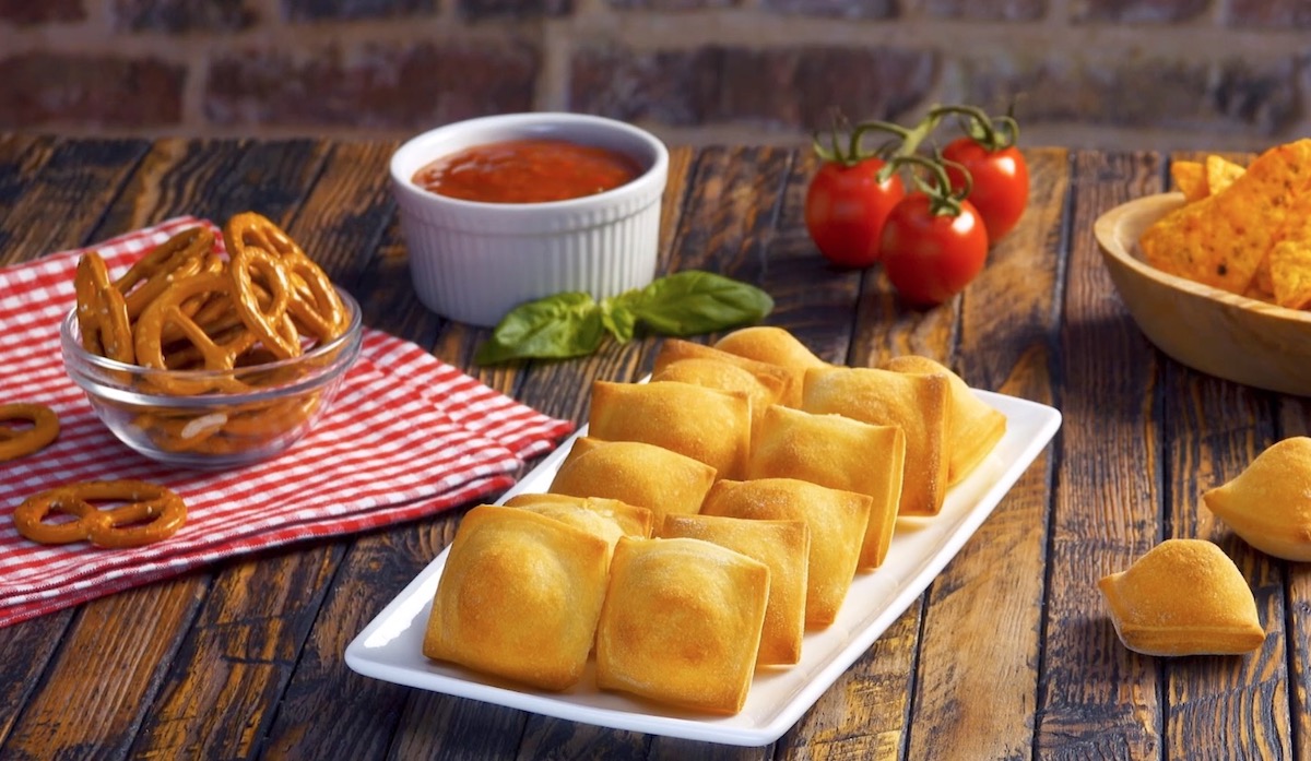 Gefüllte Pizza-Würfel als Snack