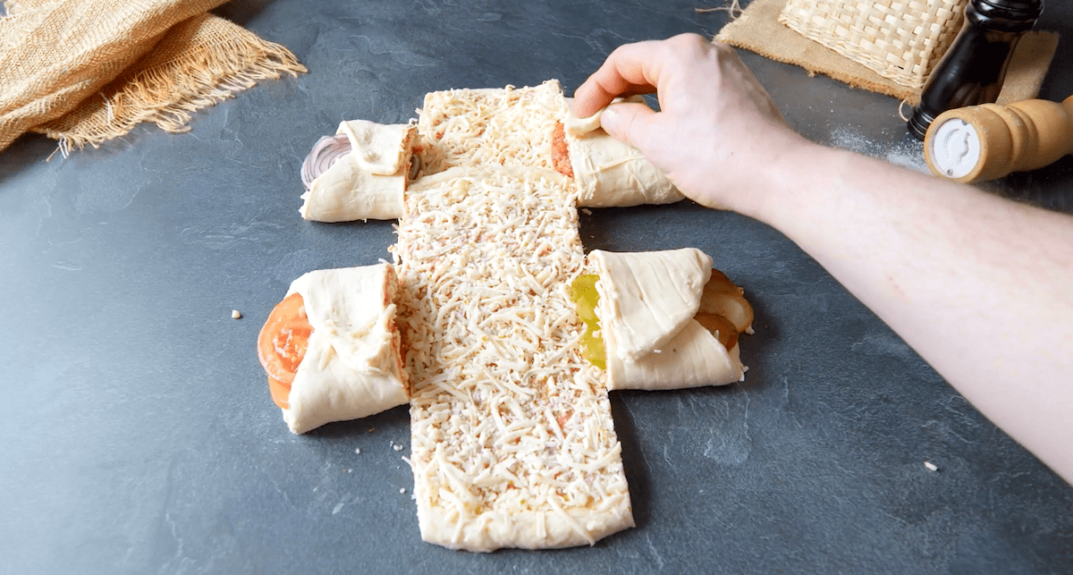 Tiefkühlpizzen werden gefaltet