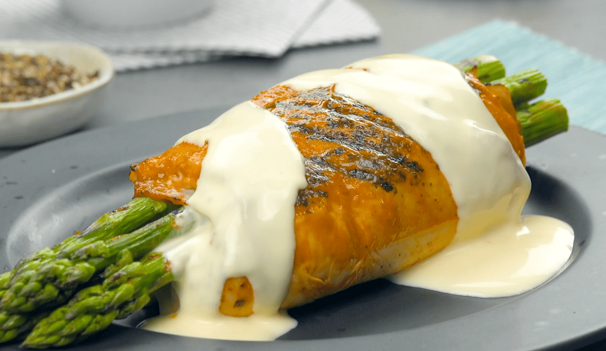 Gerollte Hähnchenbrust mit Spargel