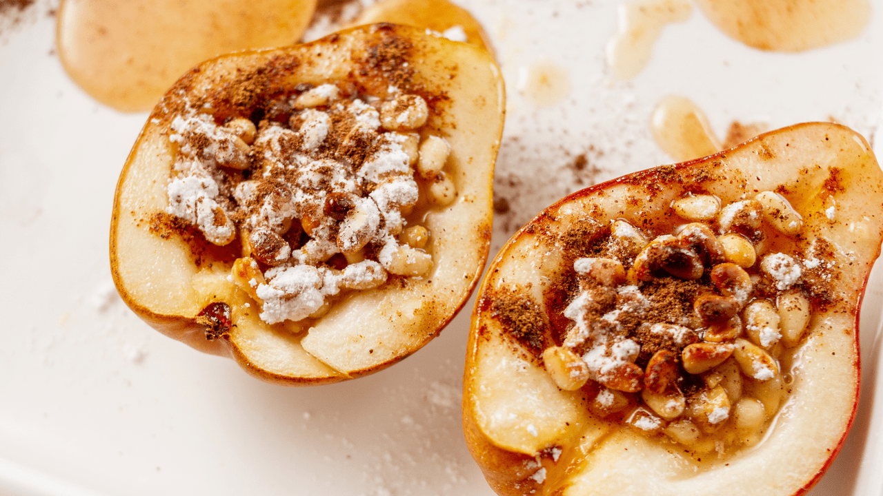 Gebackene Birne mit Walnüssen und Ahornsirup