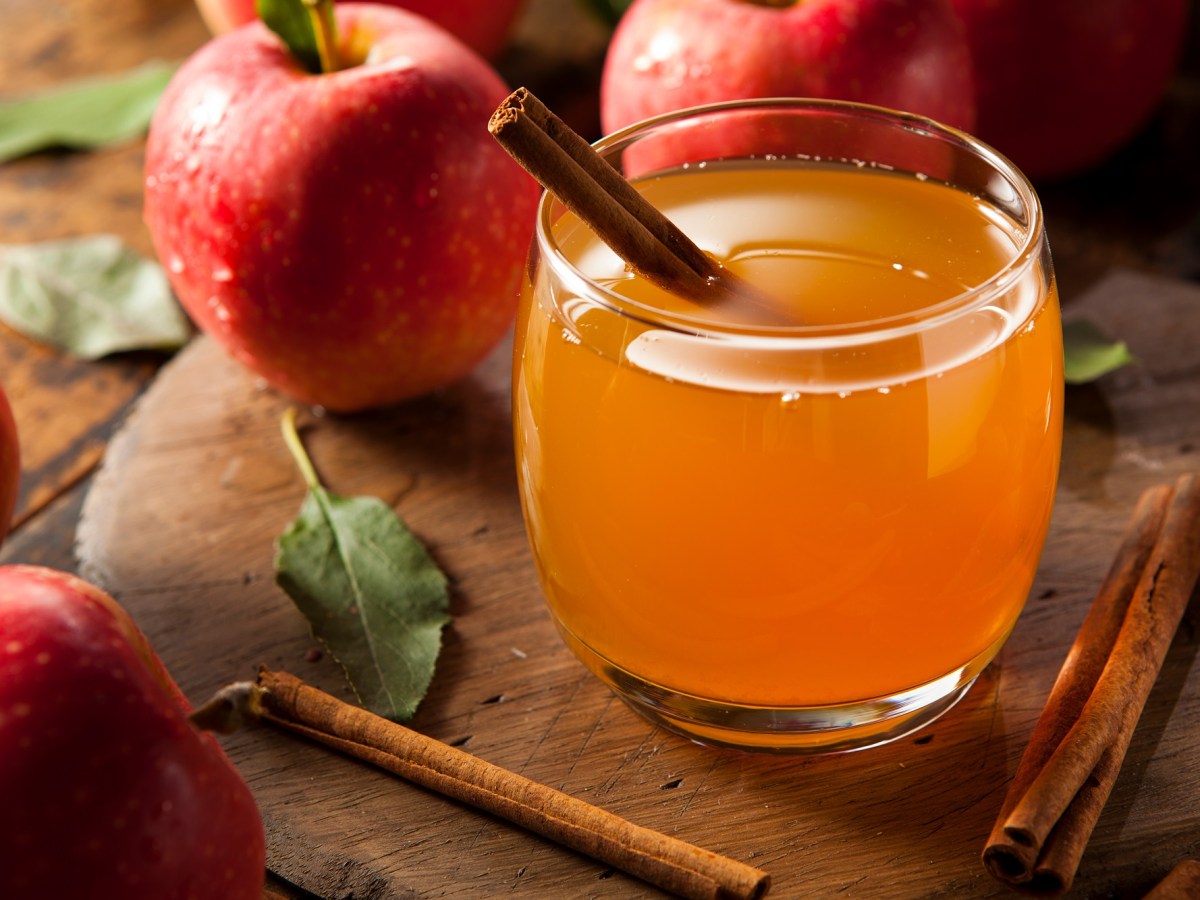 Heißgetränk für kalte Tage: So machst du Glüh-Gin wie vom Weihnachtsmarkt