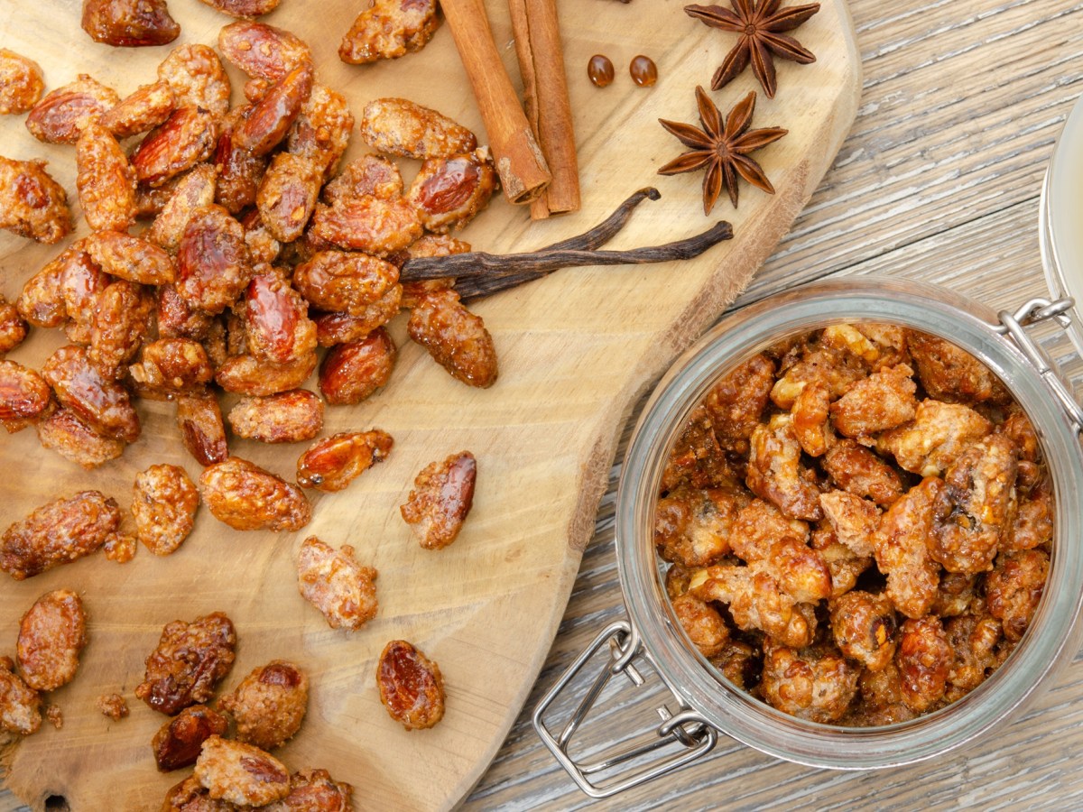 So einfach machst du gebrannte Eierlikör-Mandeln