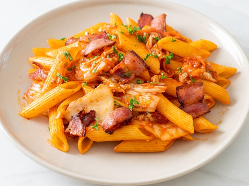 Ein Teller Kimchi Carbonara.