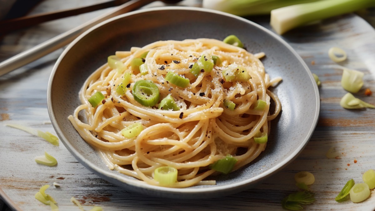 Ein Teller Spaghetti mit Lauch-Sahnesoße.