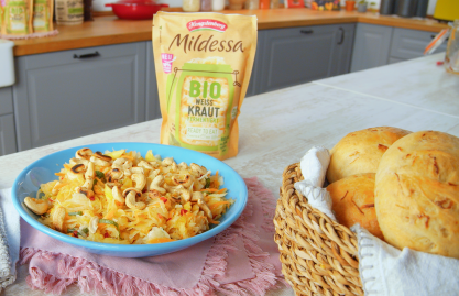 Weisskraut-Fenchelsalat mit Weisskraut-Brotchen mit Mildessa.