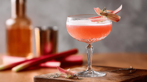 Ein Glas Rhabarber Sour
