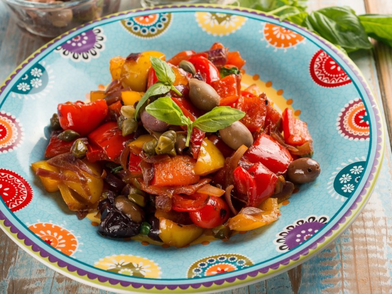 Ein Teller mit Peperonata.