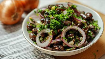 Schale mit Steirischem Käferbohnensalat: