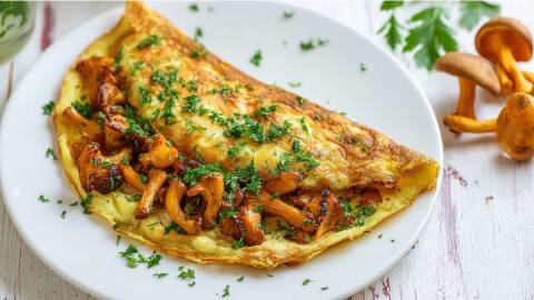 Teller mit Pfifferling-Omelett