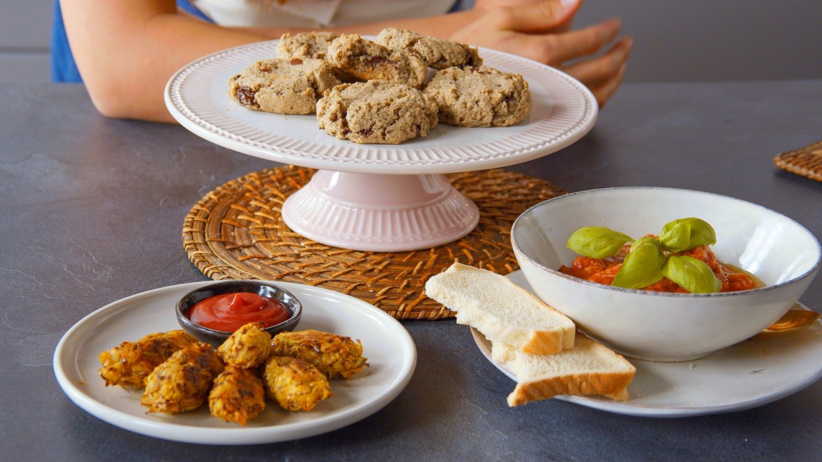 Zero-Waste-Rezepte: Drei Snacks stehen auf einer Küchenablage.