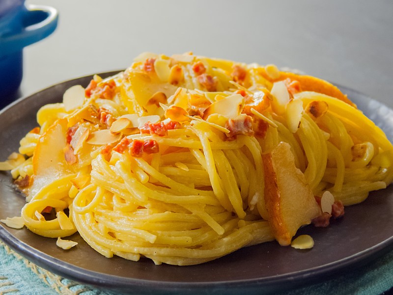 Teller mit Birnen_Carbonara
