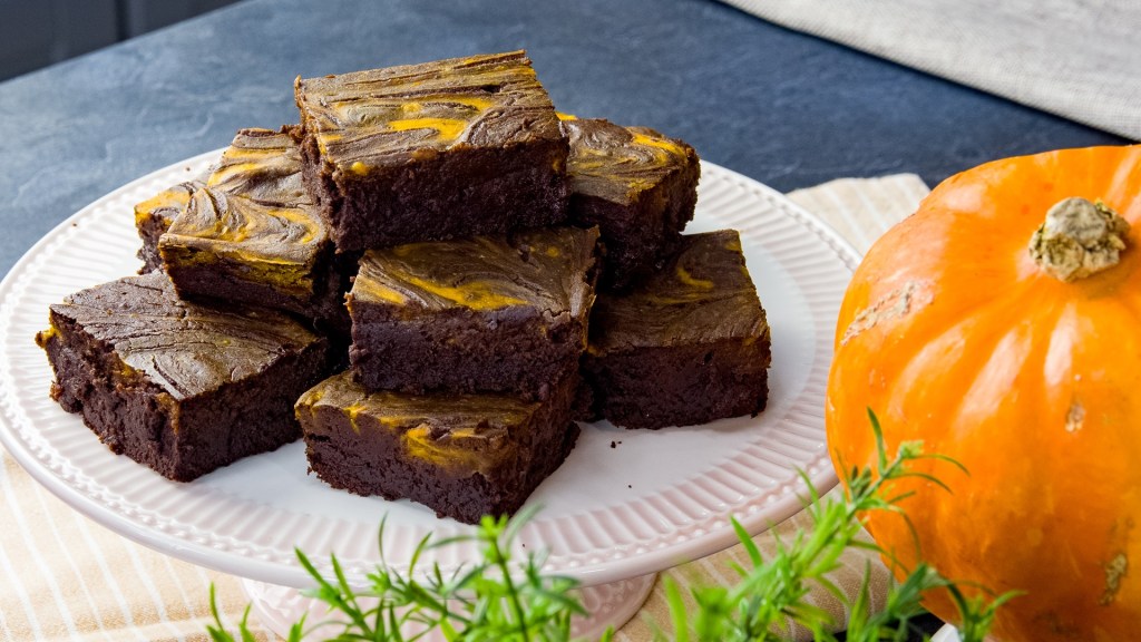 Schmecken perfekt zum Sonntagskaffee: Kürbis-Brownies