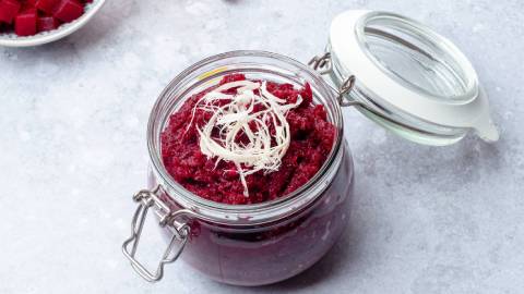 Glas mit Rote Bete Pesto